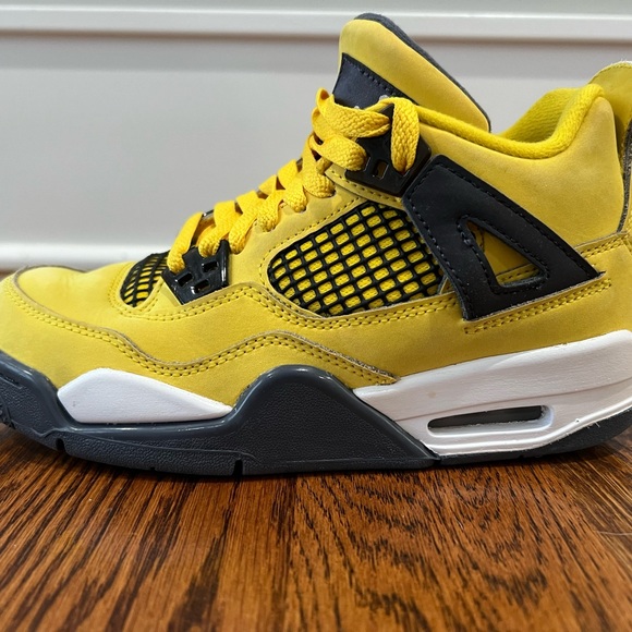 Nike Air Jordan Retro Big Kid size 4.5 - Picture 11 of 14